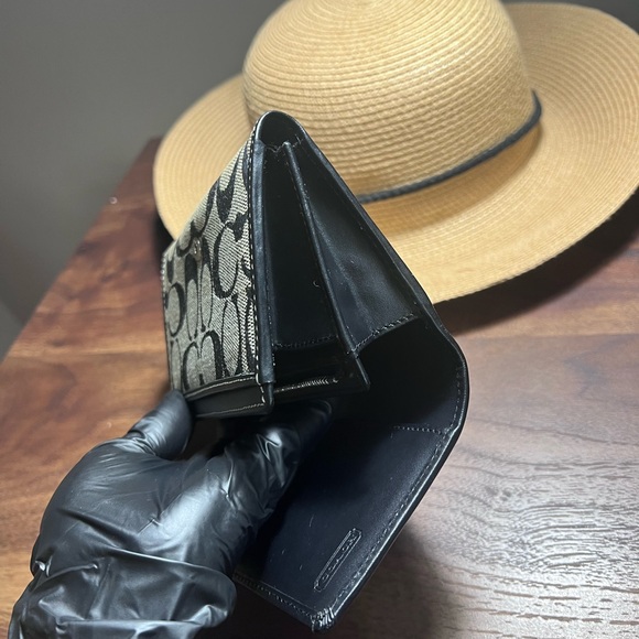 Coach Leatherware Snap zippy wallet - Picture 11 of 15